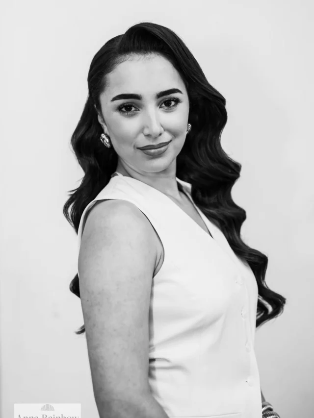 What an amazing day to document.

Following my day with the @lbproteam MUAs, I spent a second day watching and documenting a wedding hairdressing masterclass by @hairbyhannahtaylor again organised by @lbmakeupandhair

Hannah created five different stunning hair creations in what seemed like moments. Hair up, hair down, low buns, hair extentions that blended into a Holywood wave invisible, and curls that stayed as curls in the straightest hair.

For the hairdressers watching, they put what they'd learned into practice on friends' hair. The results were amazing.

For brides looking for a wedding hairdresser, the @lbproteam are a super talented bunch and I love working with them